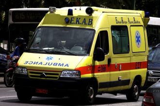 Εθελόντρια πυροσβέστης παρασύρθηκε από όχημα την ώρα κατάσβεσης φωτιάς ΦΩΤΟ