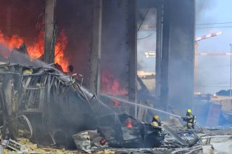 Το Ισραήλ βομβαρδίζει τη δυτική Τεχεράνη – «Ο ηγέτης του Ιράν θα μπορούσε να έχει την ίδια μοίρα με τον Σαντάμ Χουσεΐν»