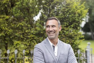 Γιώργος Καπουτζίδης για το reunion του «Παρά 5»: «Να μαζευτούμε, να θυμηθούμε, να γελάσουμε»