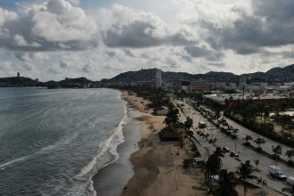 Μεξικό: Ο τυφώνας Erick ενισχύθηκε στην κατηγορία 3