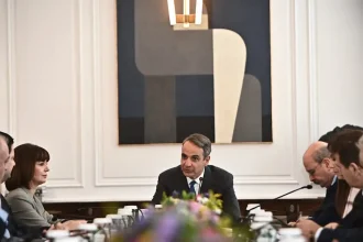 Μητσοτάκης με πρυτάνεις: Δέσμη 11 παρεμβάσεων για να θωρακιστεί η ασφάλεια στα ελληνικά πανεπιστήμια