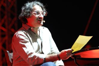 Βασίλης Χαραλαμπόπουλος: «Το χειροκρότημα είναι το βραβείο του καλλιτέχνη, ο λόγος ύπαρξης»