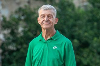 Απόστολος Σταθόπουλος: Φθορές στους κυβόλιθους, σπασμένα φρεάτια και ξεραμένα δέντρα στον πεζόδρομο της Μαιζώνος