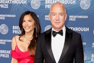 Ο φαντασμαγορικός γάμος του Τζεφ Μπέζος και της Λόρεν Σάντσεζ σε αριθμούς