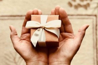 Ποιος γιορτάζει ανήμερα του Αγίου Πνεύματος