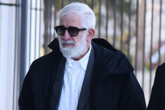 Δίκη Φιλιππίδη: «Ο εισαγγελέας έδειχνε περισσότερη πίστη στους άντρες μάρτυρες», λέει ο δικηγόρος της πρώτης καταγγέλλουσας