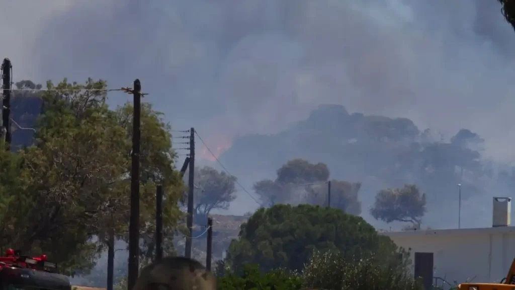 Εκτός ελέγχου η φωτιά στην Παλαιά Φώκαια: Καίγονται σπίτια – Aπεγκλωβισμοί και μηνύματα από το 112 για εκκένωση οικισμών (ΦΩΤΟ & ΒΙΝΤΕΟ) ΝΕΟΤΕΡΑ