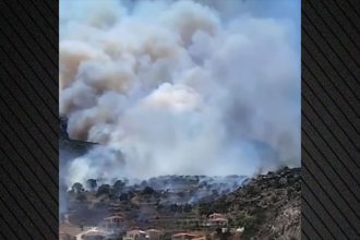 Μαίνεται η φωτιά στο Καραβοστάσι Μονεμβασιάς - Ενισχύθηκαν οι πυροσβεστικές δυνάμεις