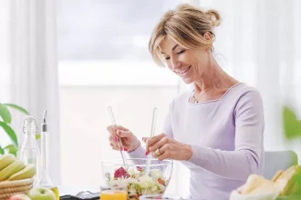 Τι να στη διατροφή σας στα 48 για να αποφύγετε την άνοια στα 70