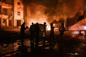 Χτυπήματα δίχως τέλος μεταξύ Ισραήλ και Ιράν για 4η νύχτα – «Το Ισραήλ σύντομα δε θα είναι κατοικήσιμο»