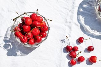 Έχεις κεράσια στο ψυγείο; Κάνε μία πανεύκολη μάσκα για το πρόσωπο