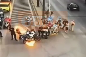 Δολοφονική επίθεση με μολότοφ εναντίον αστυνομικών και πολιτών στην Κηφισίας – Βίντεο ντοκουμέντο