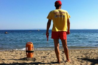 Πάτρα: Θρίλερ στην Πλαζ - Ναυαγoσώστης έσωσε 5χρονο που πνιγόταν