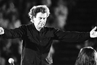«O παγκόσμιος Μίκης Θεοδωράκης»: Tο νέο άλμπουμ του Γιώργου Λογοθέτη