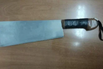 Δυτ. Ελλάδα: 30χρονος έβριζε και απειλούσε περαστικούς - Είχε πάνω του μπαλτά!