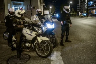 Δυτ. Ελλάδα: Πρωτοφανές περιστατικό αγριότητας σε κεντρική πλατεία - Άνδρας έσερνε κοπέλα από τα μαλλιά!