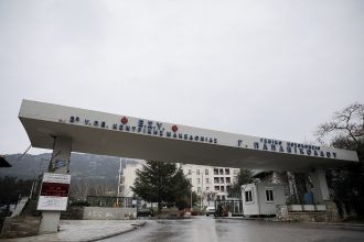 Θεσσαλονίκη: 17χρονη έπεσε από τον πρώτο όροφο του “Παπανικολάου” – Νοσηλεύεται σε κρίσιμη κατάσταση