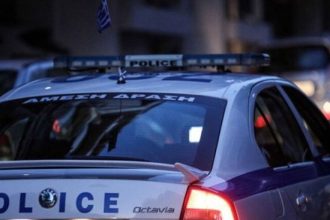 Βίντεο-ντοκουμέντο από την άγρια καταδίωξη στο Χαϊδάρι: Η στιγμή που το ΙΧ γκρεμίζει τη μηχανή, αφού οι επιβάτες της τον πυροβόλησαν