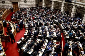 Προανακριτική: Κατατέθηκε η πρόταση Καρυστιανού για τα Τέμπη με 32 υπογραφές - Ποια κόμματα μετέχουν - Το "ναυάγιο" μεταξύ ΣΥΡΙΖΑ-Κασσελάκη