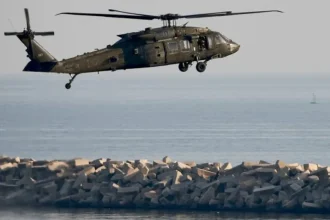 Συνελήφθη 26χρονος Αζέρος που φωτογράφιζε στρατιωτικές εγκαταστάσεις στη Σούδα