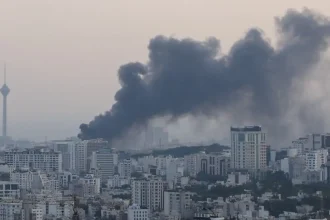 Ιράν: Επιχείρηση επαναπατρισμού 16 Ελλήνων από την Τεχεράνη – Κατέφυγαν στο Αζερμπαϊτζάν