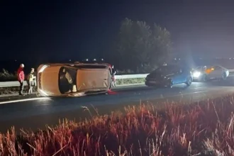 Τροχαίο με αυτοκίνητα και μηχανή με έναν νεκρό και έναν σοβαρά τραυματία