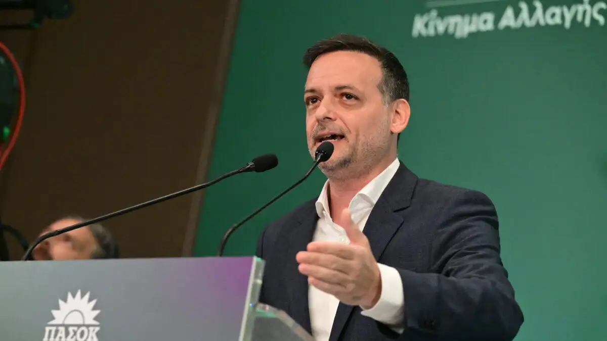 Η «ηγετική» εμφάνιση Χάρη Δούκα σε εκδήλωση του ΠΑΣΟΚ