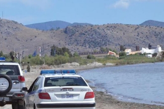 Απίστευτο: Βγήκε γυμνός από την θάλασσα και επιτέθηκε σε τουρίστρια για να την βιάσει