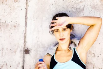 Καύσωνας: Πώς επηρεάζει το πεπτικό και την άμυνα του οργανισμού