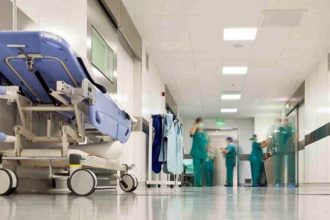 Σε διαθεσιμότητα ο καρδιοχειρουργός για το φακελάκι των €2.500 - «Λυπούμαι που ασυνείδητοι εκμεταλλεύονται τους ασθενείς» λέει ο Γεωργιάδης