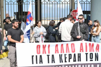 Πάτρα: Κινητοποίηση στο νέο λιμάνι - Εμποδίζουν τα πλοία να φύγουν