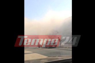 Πάτρα: Πανικός στην Καλαβρύτων - Γέμισε καπνούς από φωτιά σε αυτοκίνητο (ΒΙΝΤΕΟ)