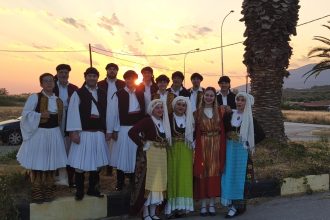 To Χορευτικό Τμήμα του Δήμου Πατρέων στις εκδηλώσεις για τη μάχη των Βρυσακίων
