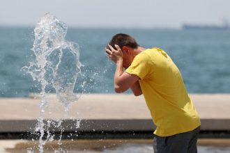 Καιρός: «Πανελλαδικός καύσωνας για έξι 24ωρα» – Οι περιοχές που θα «ζεματιστούν»