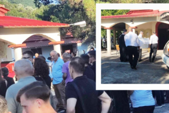 Αγρίνιο: Αβάσταχτος ο πόνος στην κηδεία του Θανάση - Με κουφέτα και λευκά λουλούδια το «αντίο» στο 21χρονο παλικάρι (ΦΩΤΟ - ΒΙΝΤΕΟ)