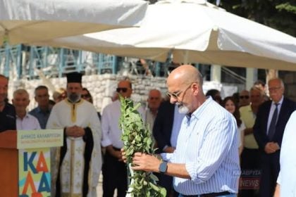 Ο Χαράλαμπος Μπονάνος στο Τρεχλό για τα θύματα του βομβαρδισμού από τους Γερμανούς