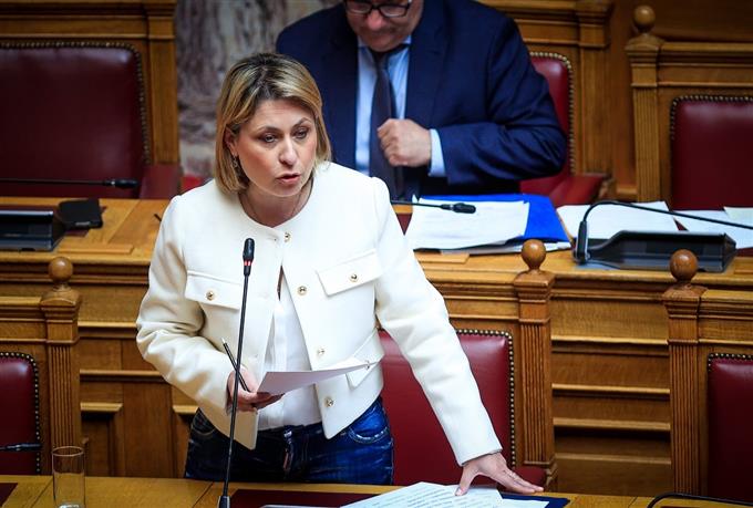 Χρ. Αλεξοπούλου για Γ. Παπανδρέου: Δήθεν Αχαιός που δεν κατάφερε να φτιάξει ούτε τον δρόμο για το χωριό του στο Καλέντζι