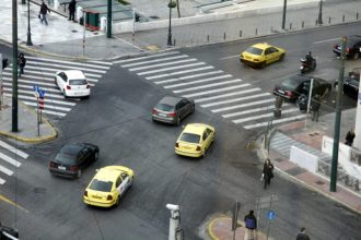 Συνελήφθη οδηγός ταξί – Ζήτησε 310 ευρώ για διαδρομή από το Αεροδρόμιο στο Σύνταγμα