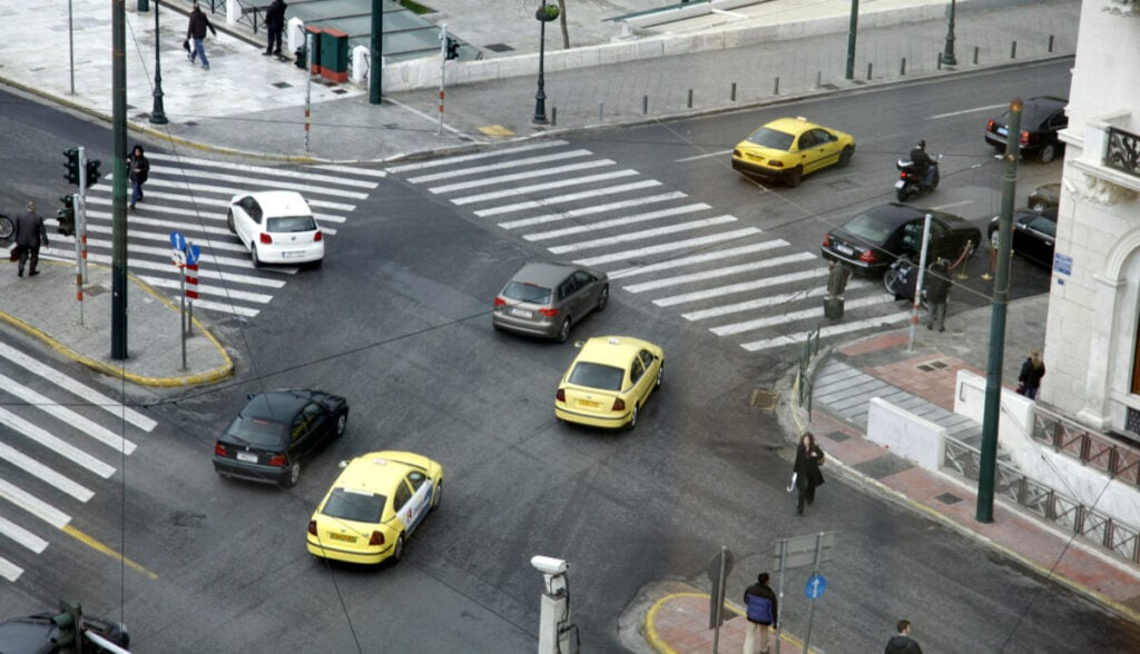Συνελήφθη οδηγός ταξί – Ζήτησε 310 ευρώ για διαδρομή από το Αεροδρόμιο στο Σύνταγμα