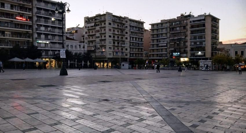 Πάτρα: Φόβος και τρόμος ηλικιωμένος οδηγός χωρίς δίπλωμα - "Έκοβε" βόλτες με ΙΧ στην πλ. Γεωργίου!