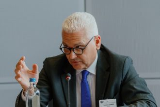  Στις Βρυξέλλες με τον Ευρωπαίο Επίτροπο ο Αντιπεριφερειάρχης Π.Ε. Αχαΐας, Φ. Ζαΐμης