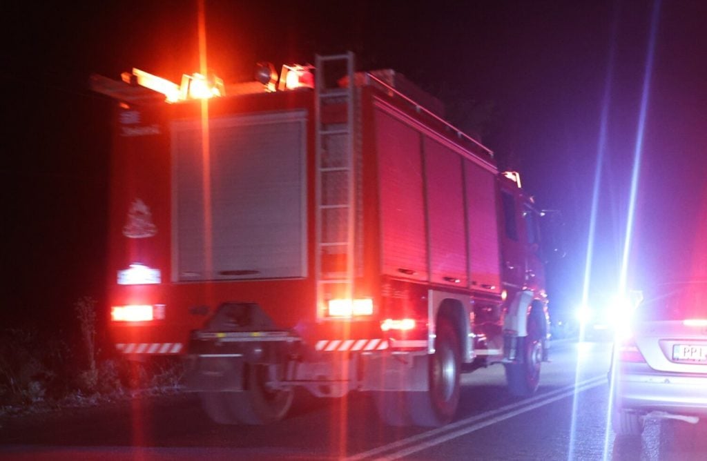 Σφοδρή μετωπική σύγκρουση δύο ΙΧ - Διασωληνωμένος ένας τραυματίας