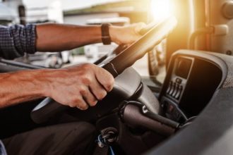 ΕΔΕ και απομάκρυνση του Διευθυντή από την Διεύθυνση Συγκοινωνιών Αιγίου - Έλεγχος για fast track διαδικασίες μεταβίβασης επαγγελματικών οχημάτων