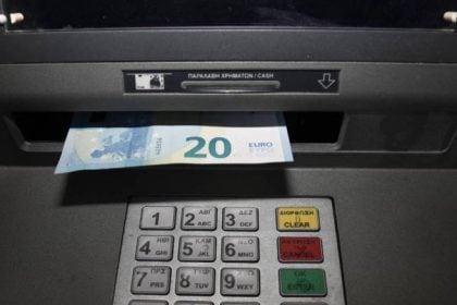  Μηδενίζονται όλες οι χρεώσεις των τραπεζών στα ATM
