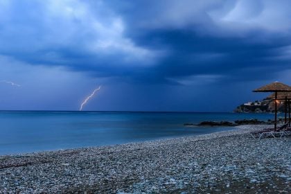 Καιρός: Βροχές, χαλάζι και ισχυροί άνεμοι την Πέμπτη – Έκτακτο δελτίο από την ΕΜΥ