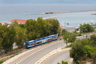 Προαστιακός Πάτρας: Ευέλικτα, ενισχυμένα δρομολόγια - Tap in Train για αγορά εισιτηρίων - Ανανέωση στο τροχαίο υλικό