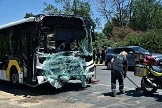 Σύγκρουση λεωφορείων στη Βούλα: Τουλάχιστον 47 τραυματίες, ανάμεσά τους 12 ανήλικοι (ΦΩΤΟ)