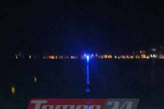 Συναγερμός στο Λιμενικό για δύο άνδρες στα Αραχωβίτικα - Είχαν ανοιχτεί στην θάλασσα με σανίδα