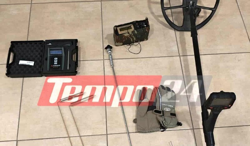 Αχαΐα: Τους έπιασαν στα... πράσα να ψάχνουν για αρχαία (ΦΩΤΟ)
