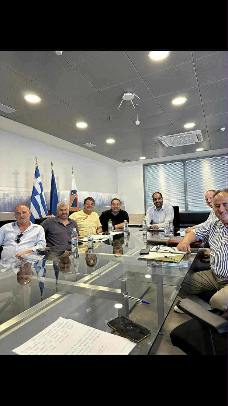 Συμβασιούχοι πυροσβέστες είδαν τον υπουργό Κλιματικής Αλλαγής - "Θα συνεχίσουμε τον αγώνα μας"